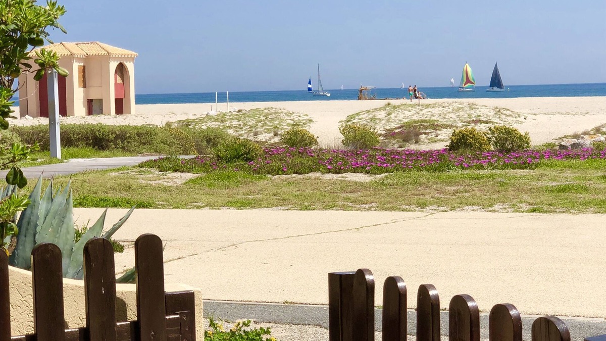 Leucate House | BARCARESA - WATERFRONT COTTAGE WITH SEA VIEW
