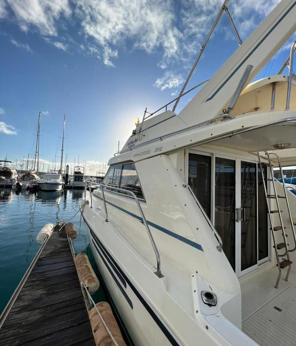 Puerto Calero Boat Rental | Barco Princess Cachucho Fly