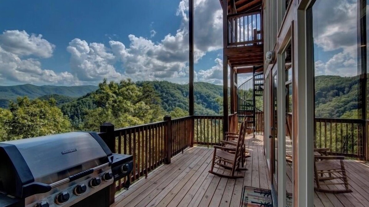 Pigeon Forge Cabin | Bare Fu't Chateau, free tickets, no catch!