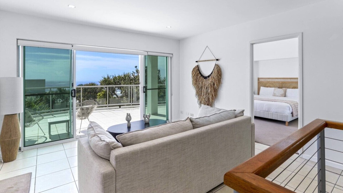 Castaways Beach House | Barefoot Beach Abode, Castaways Beach