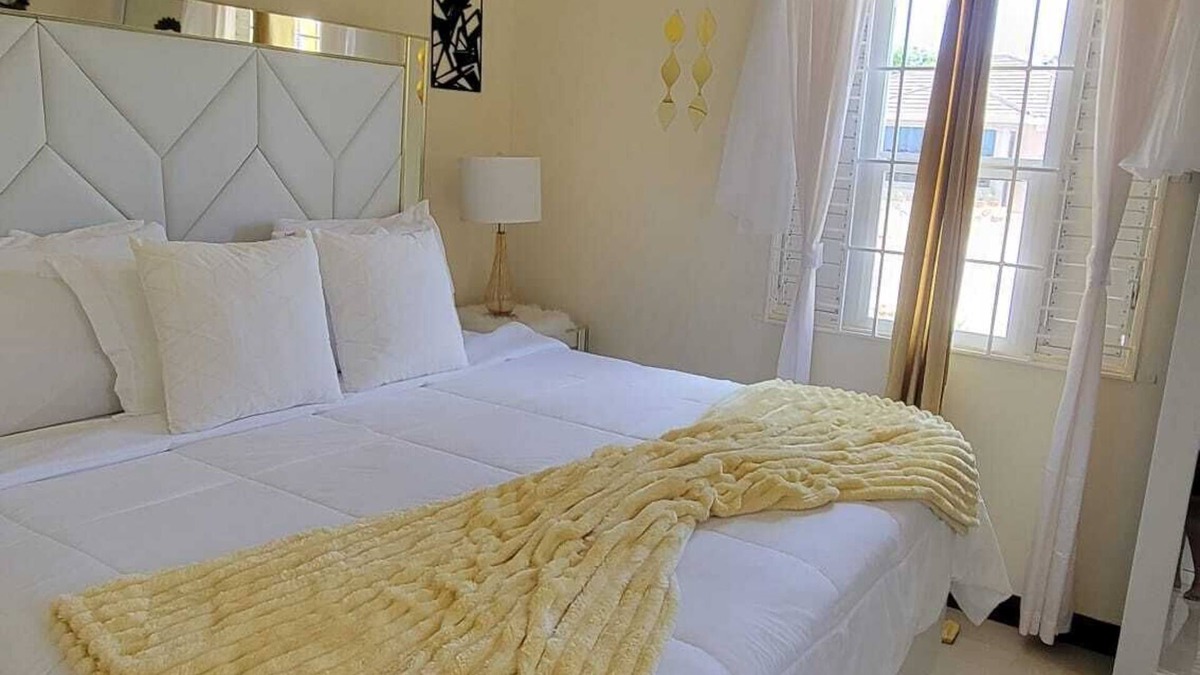 Spring Village House | Barefoot Bliss Short Term Rental with Pool Old Harbour,Colbeck Manor Gated .
