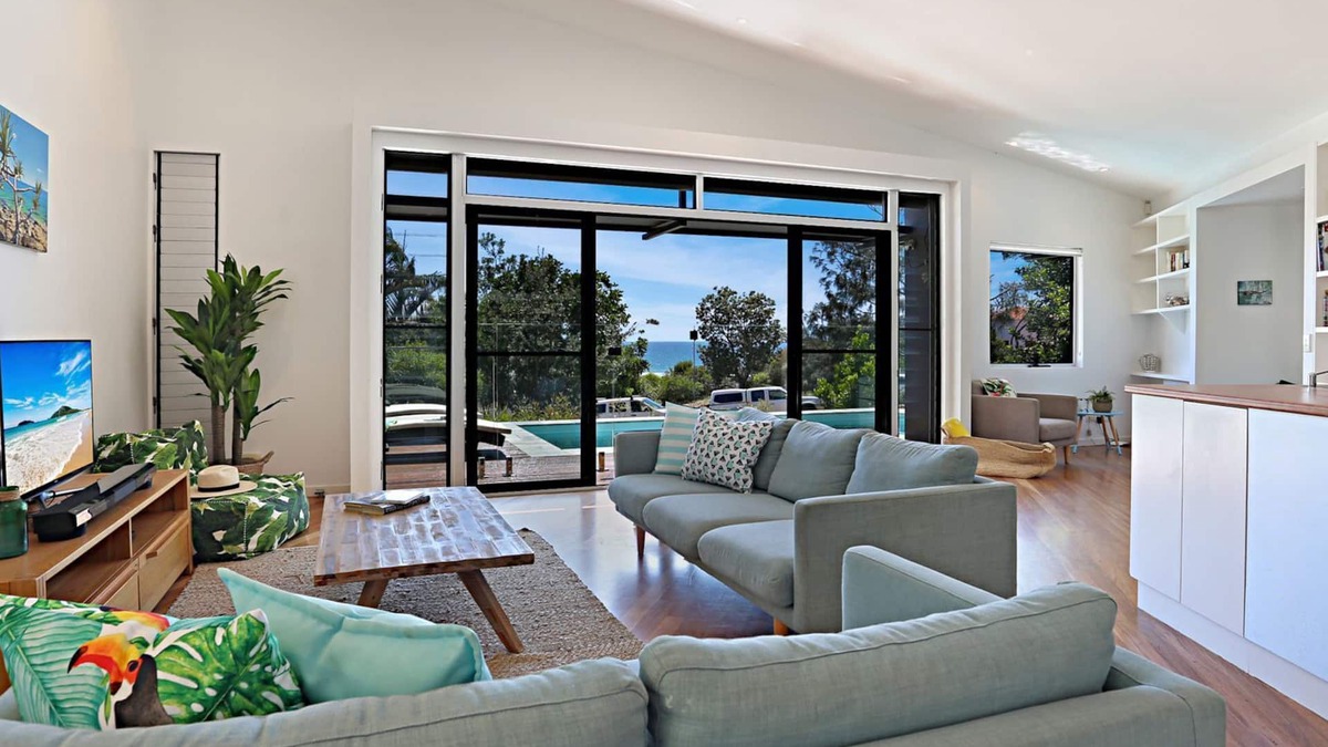 Castaways Beach House | Barefoot Bungalow - Castaways Beach
