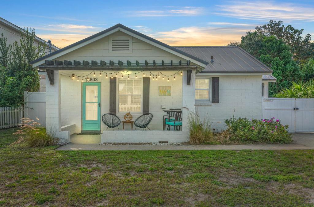 Bid-a-wee Beach House | Barefoot Bungalow - Private Beach Access, Dog-Friendly, 1940s Home 1 Block to Beach, FREE Daily Activities!