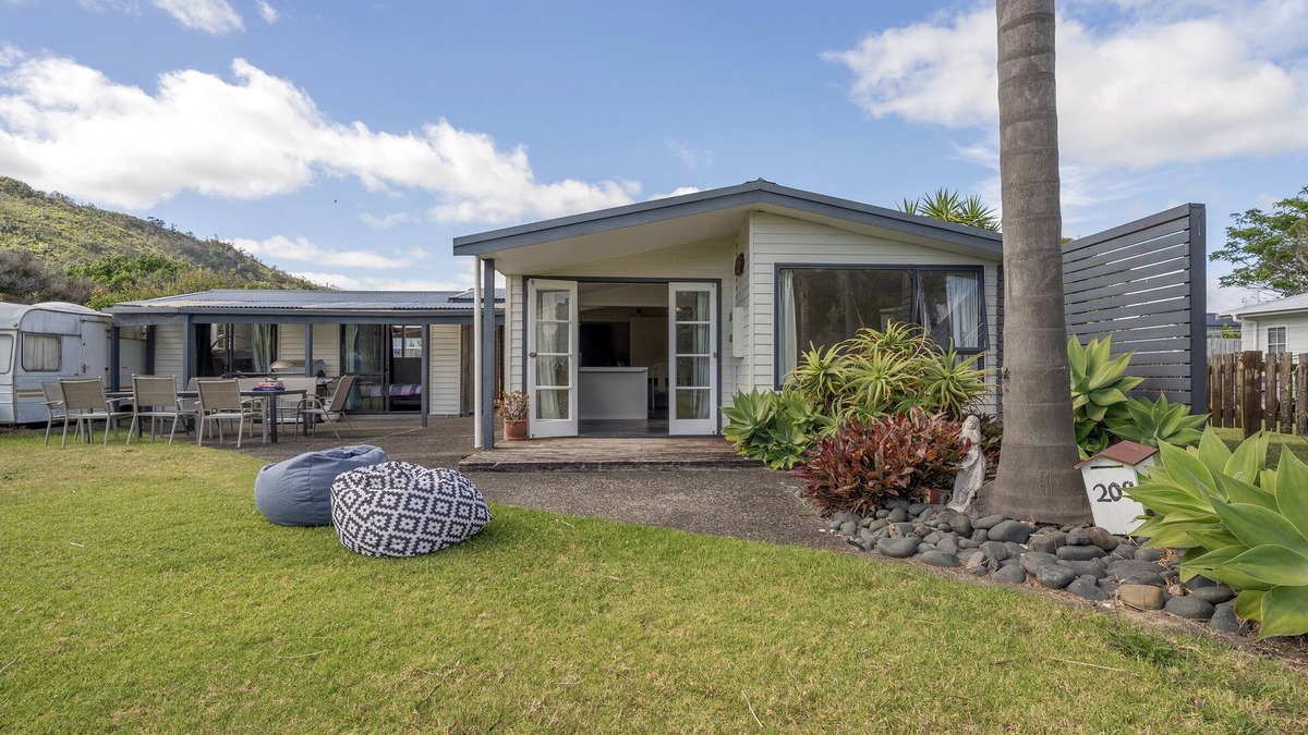 Matarangi House | Barefoot Daze - Matarangi Holiday Home