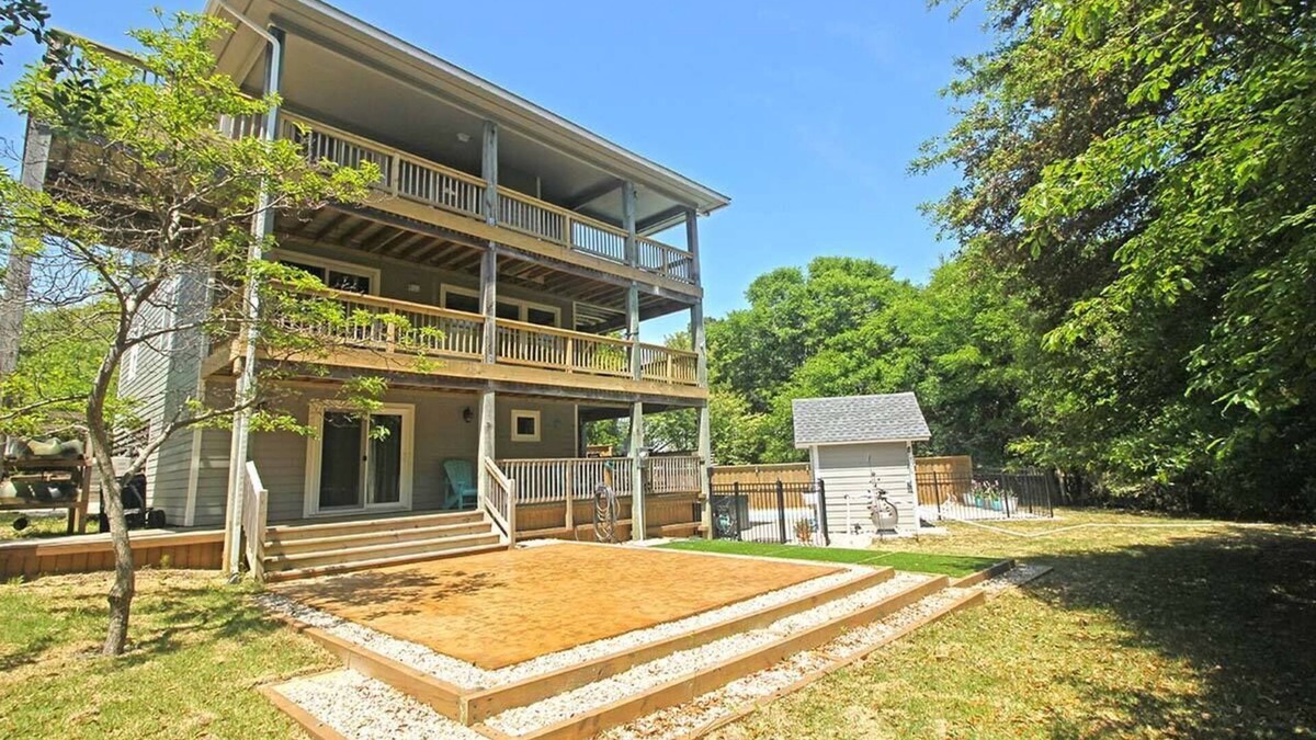 Southern Shores House | Barefoot Manor - 4 BR home w/Private Pool, just a short distance from the beach