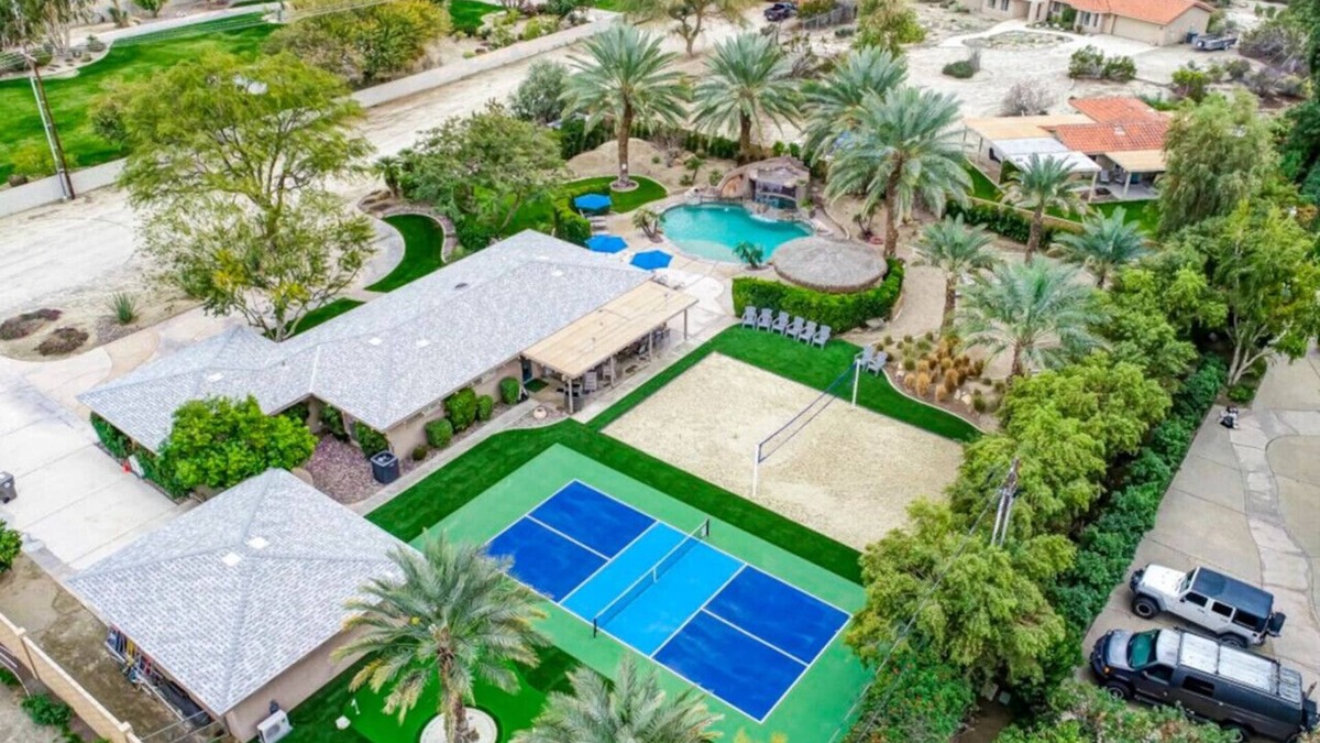 Bermuda Dunes House | BAREFOOT VOLLEYBALL BUNGALOW-1ACRE