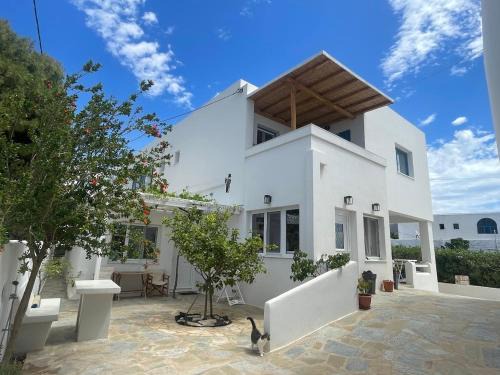 Aliki Apartment | Barewake's Place 3 Cosy Apt perfect for romantic getaway by the sea