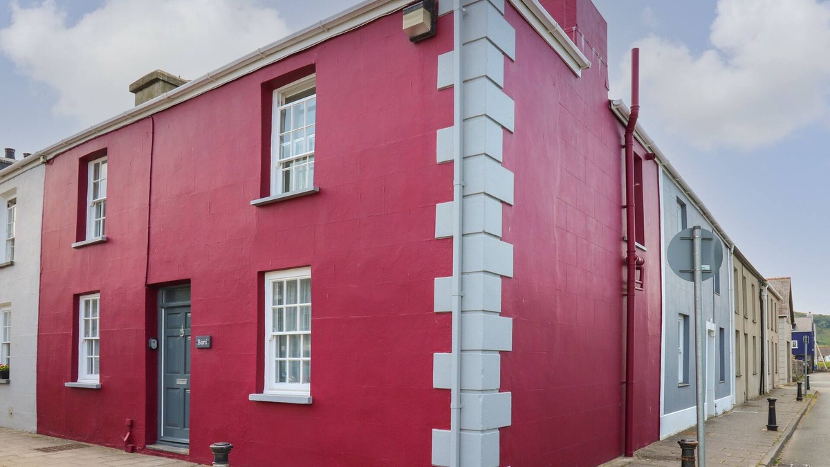 Aberaeron House | BARI, pet friendly, country holiday cottage in Aberaeron