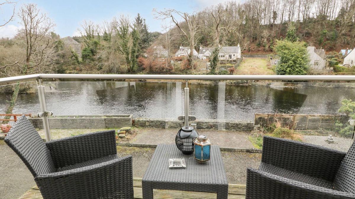 Newton Stewart Cottage | BARLEY COTTAGE, pet friendly in Newton Stewart