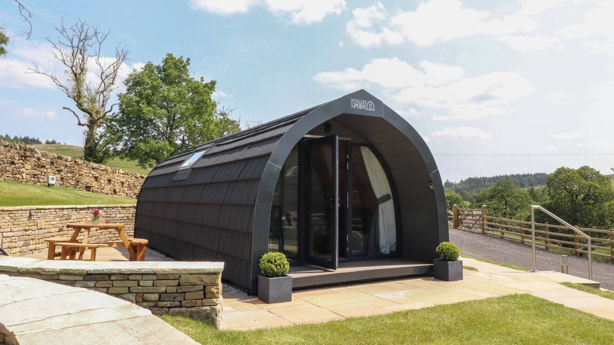 Fence Cottage | BARLEY, romantic, with a garden in Clitheroe