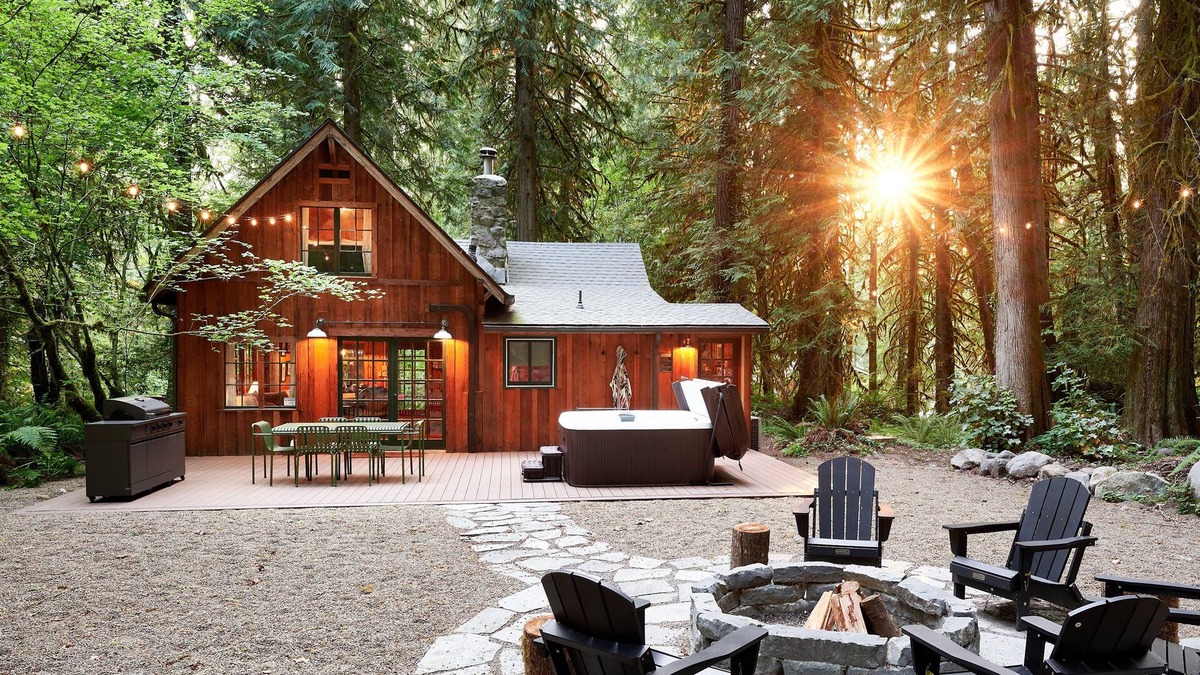 Mount Hood Village Cabin | Barlow Haus is a cozy cabin nestled on 2 wooded acres at the base of Mount Hood.
