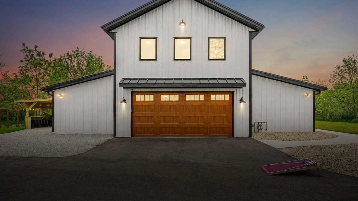 Mount Pleasant House | Barn! B-Ball Court/Mini Golf/Sports Bar/Tiki Bar/Theater/Arcade/Hot Tub/Fire Pit