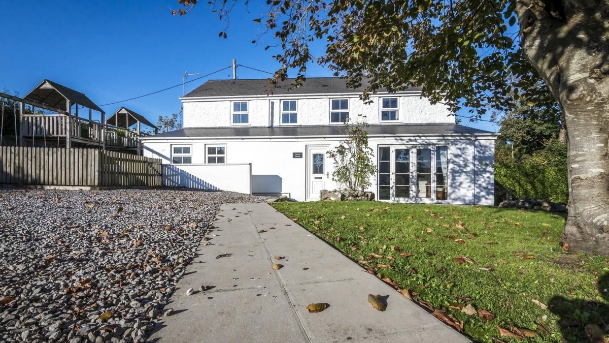 Penally House | Barn Conversion - Hot Tub - Penally - Tenby