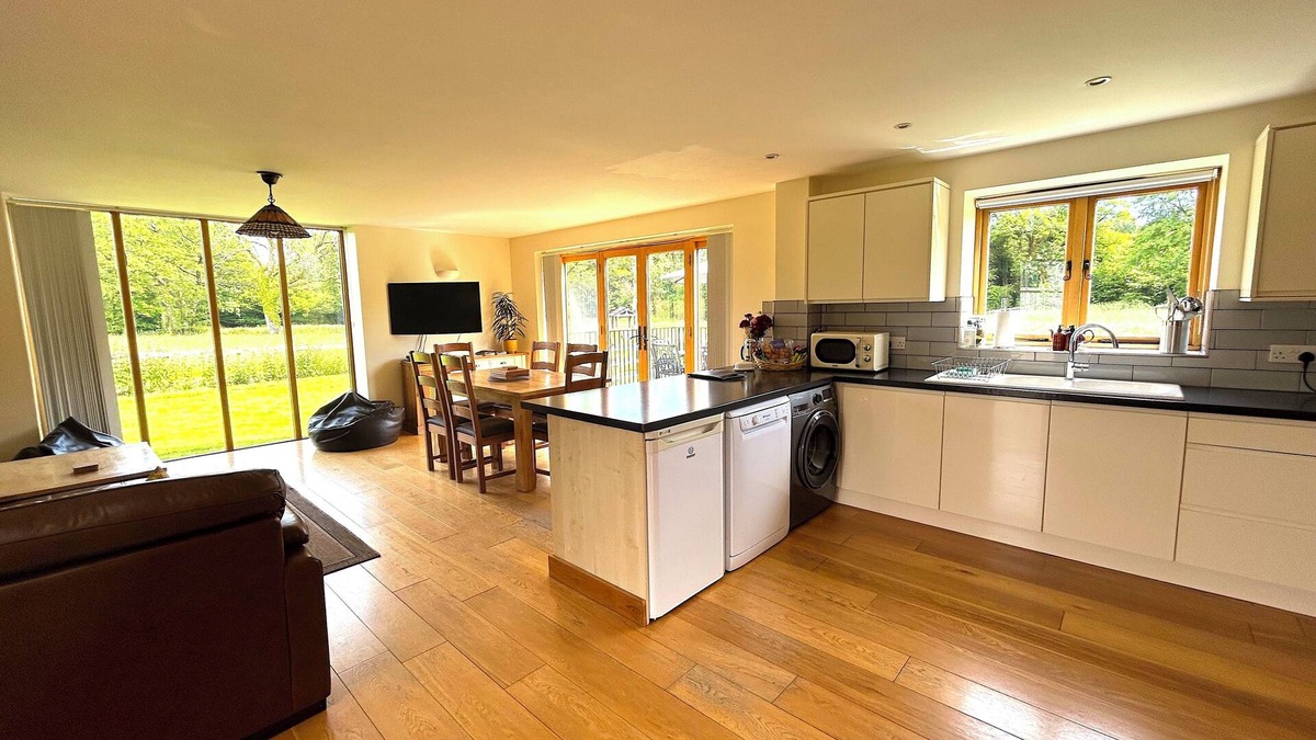 Leigh upon Mendip Cottage | Barn conversion ,waterside, rural views, Approx 11 miles - Bath, 6 miles - Frome