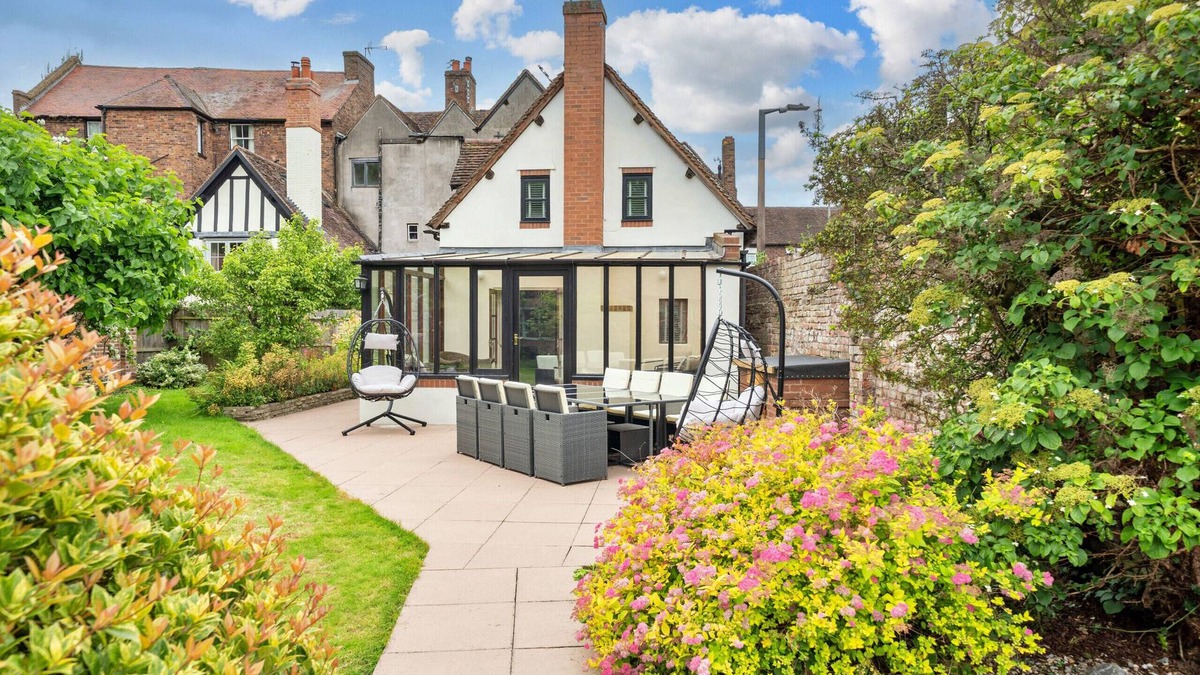 Bridgnorth Cottage | Barn Cottage