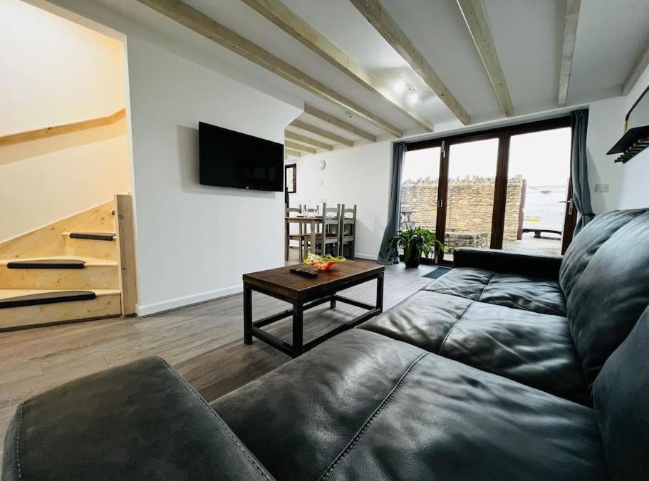 Frome House | Barn Cottage, with pre booked use of Indoor Swimming Pool
