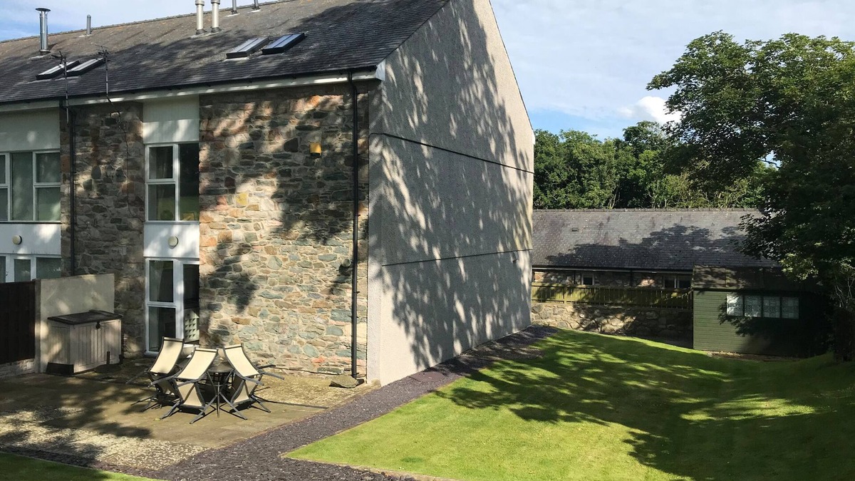 Newborough Cottage | Barn End, 9 Stad Clynnog