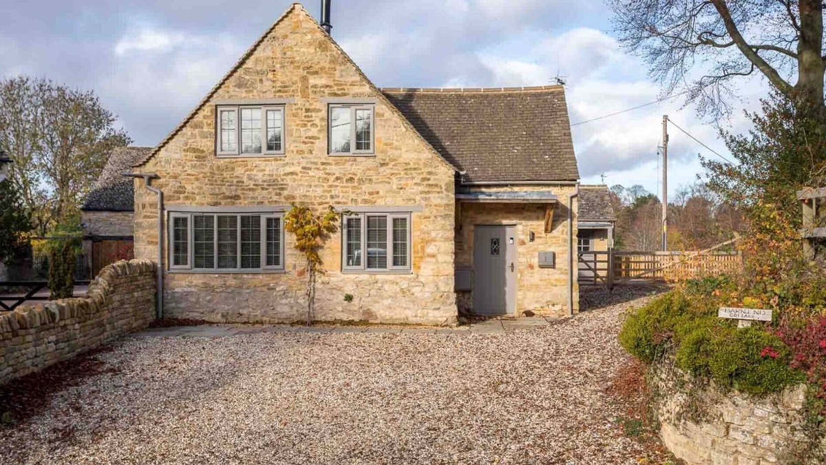Chipping Campden House | BARN END COTTAGE, pet friendly, with open fire in Chipping Campden