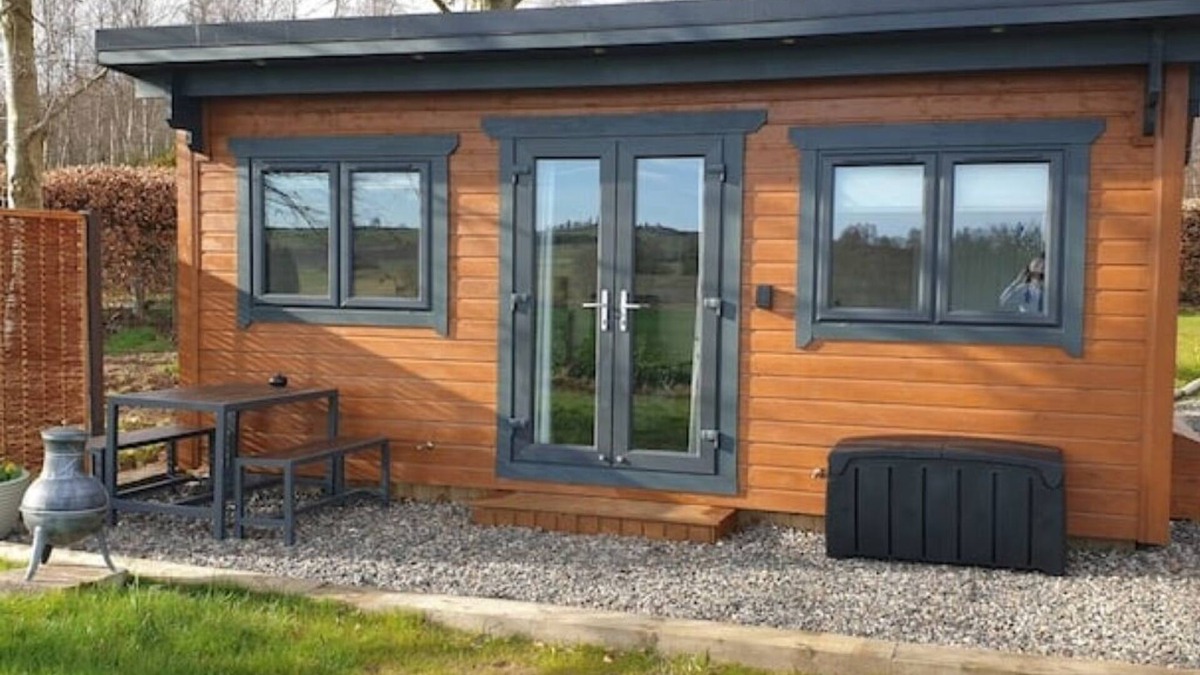 Forfar Cabin | Barn Owl Cabin at Redroofs - Pet Friendly!