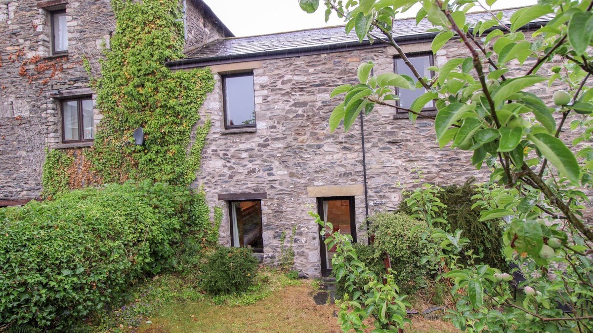 Lindale Cottage | Barn Owl Cottage, Lindale - a cottage that sleeps 4 guests in 2 bedrooms