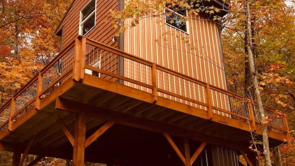Guild Cabin | BARN OWL INN · NO SUNDAY CHECK INS , HOTTUB- TREEHOUSE