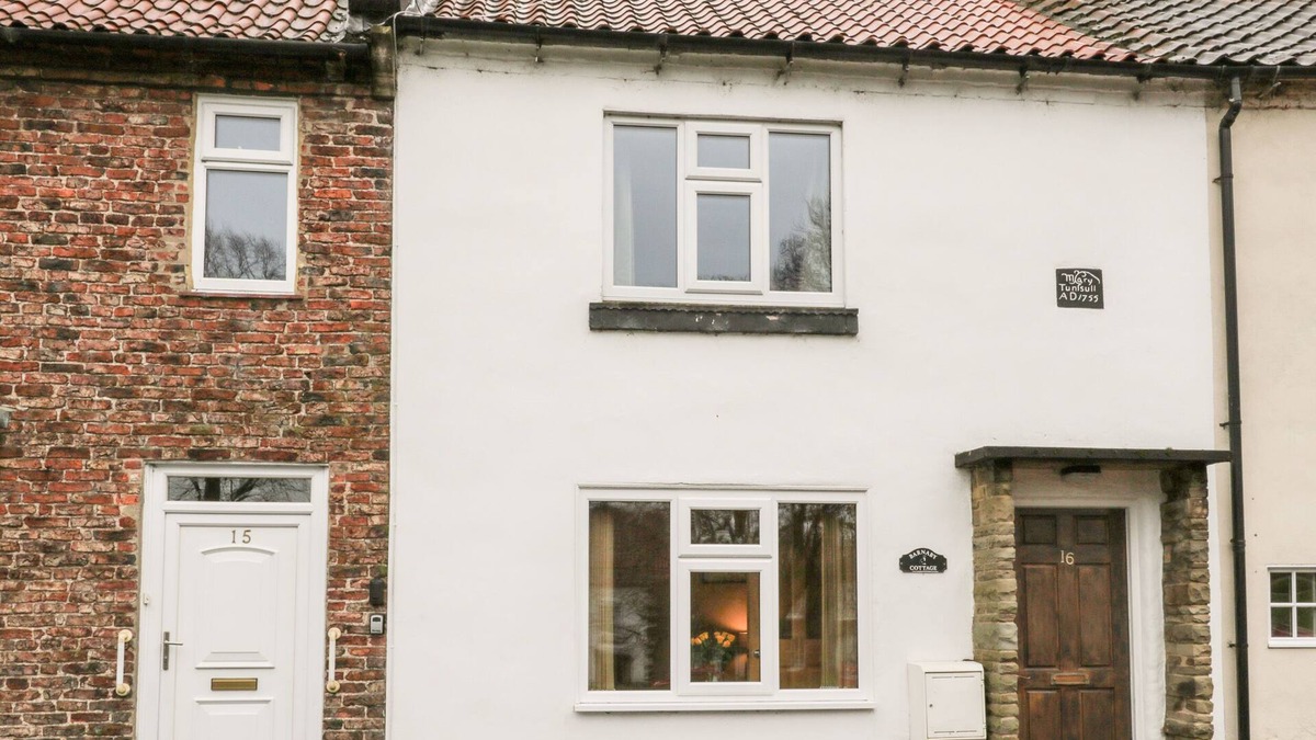 Hutton Rudby Cottage | BARNABY COTTAGE, pet friendly, with a garden in Hutton Rudby