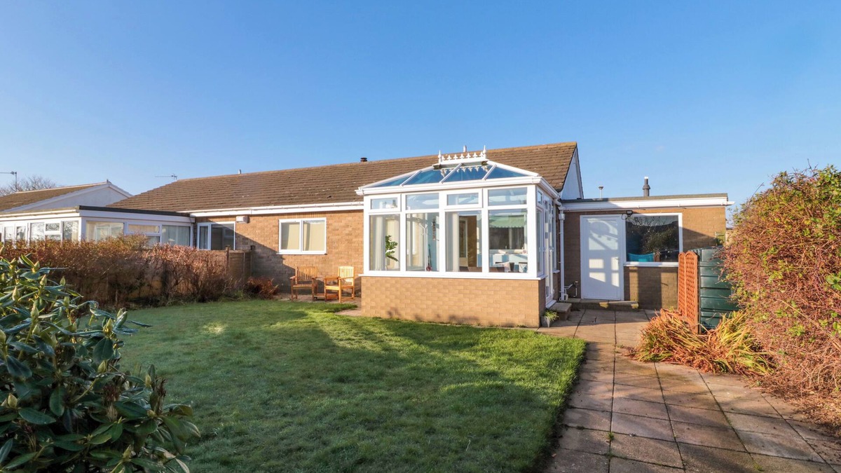 Boulmer House | BARNACLES, pet friendly, with open fire in Longhoughton