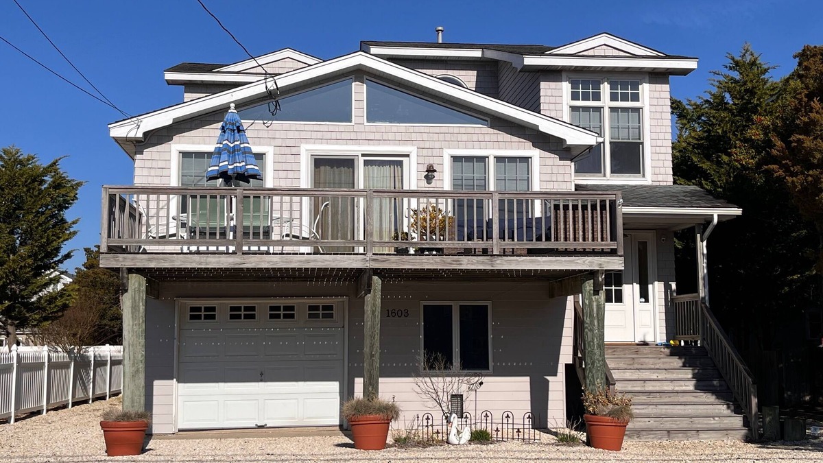 Point Pleasant - Toms River House | Barnegat Light Beauty, Steps from the Beach, Gracious & Comfortable Family Space