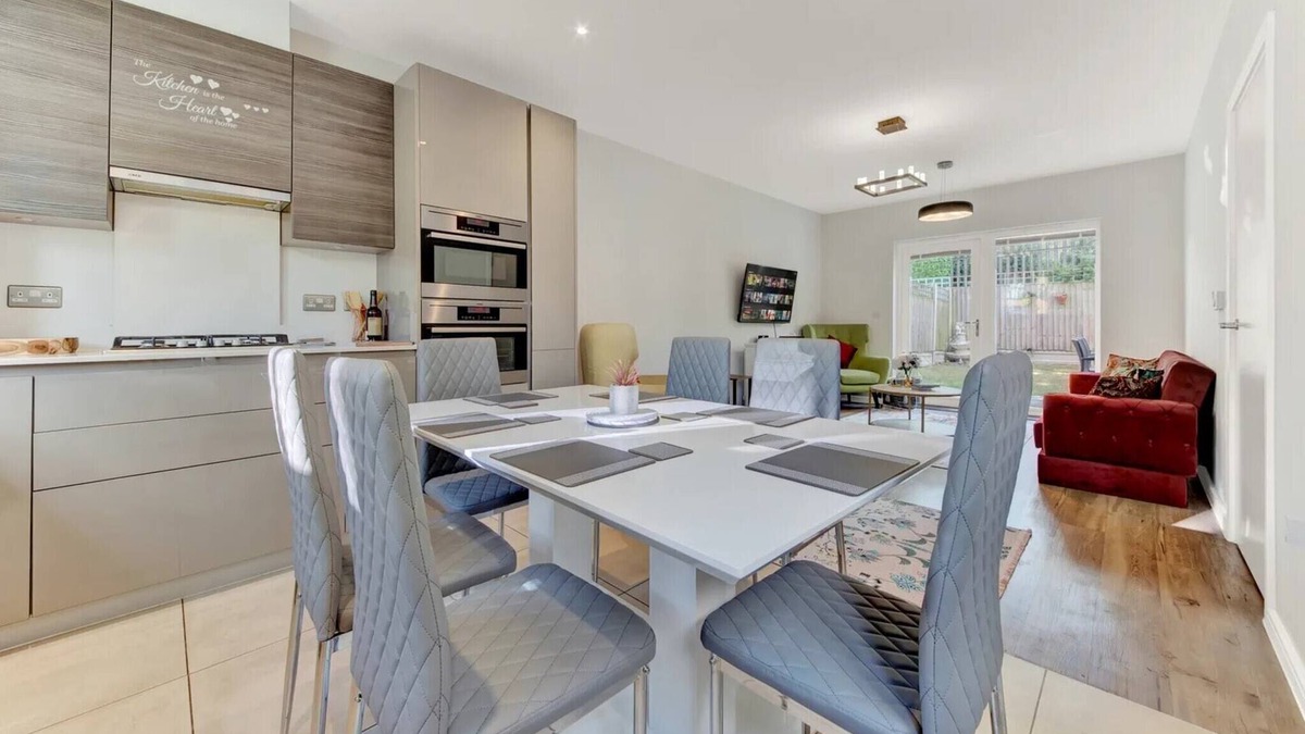 High Barnet House | Barnet's Hidden Gem - Your Dream Stay