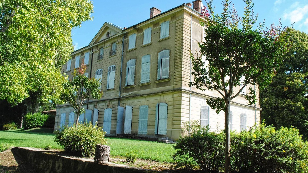 Hauterives House | Barral Castle