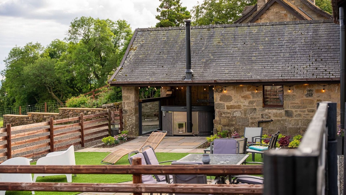 Glasgow Cottage | Barraston Farm - a cottage that sleeps 16 guests in 7 bedrooms