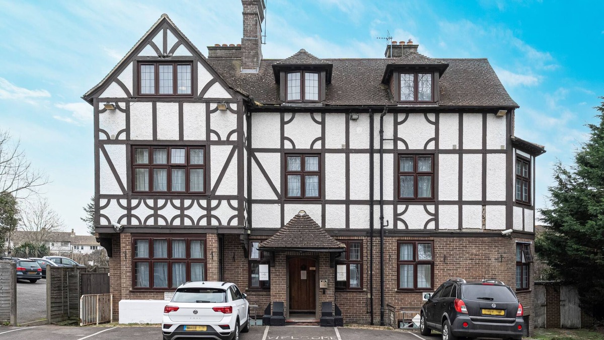 Crawley Hotel | Barrington Lodge