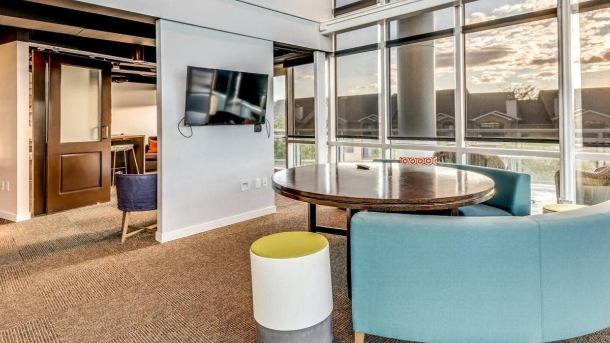 Downtown Indianapolis Apartment | Barsala l Gorgeous studio in the heart of Upper Canal