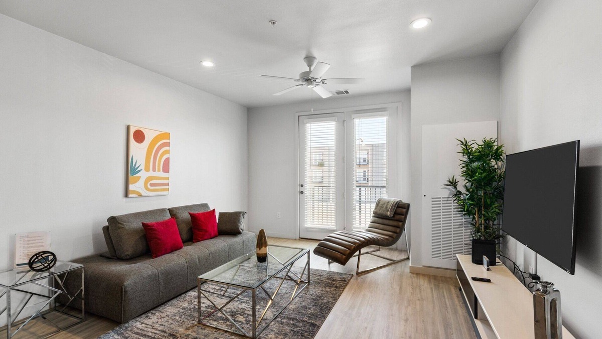 Midland Apartment | Barsala l Modern studio with pool and gym