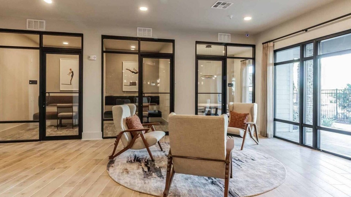 Southside Apartment | Barsala l Stunning 2BD, Pool & Fitness Center