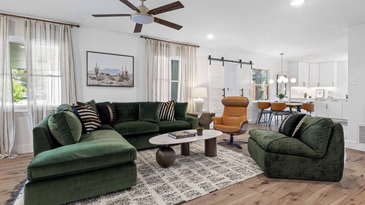 Barton Hills House | Barton Hills Getaway + Patio - Juniper!