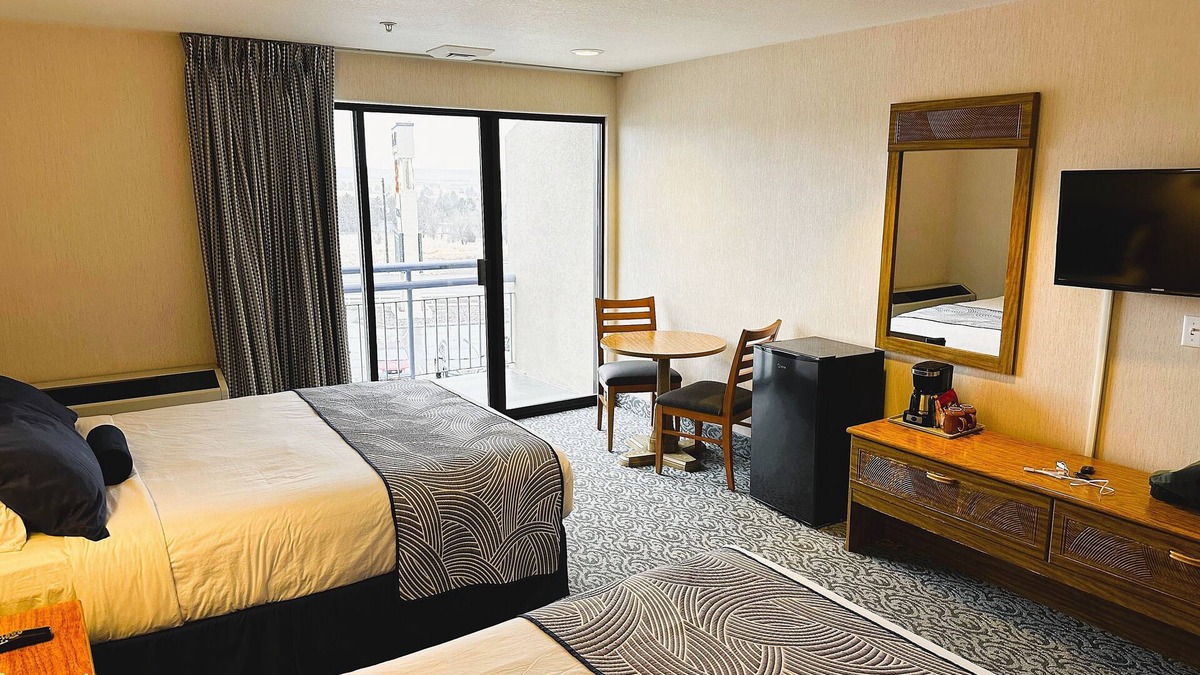 Jackpot Hotel | Bartons Club 93