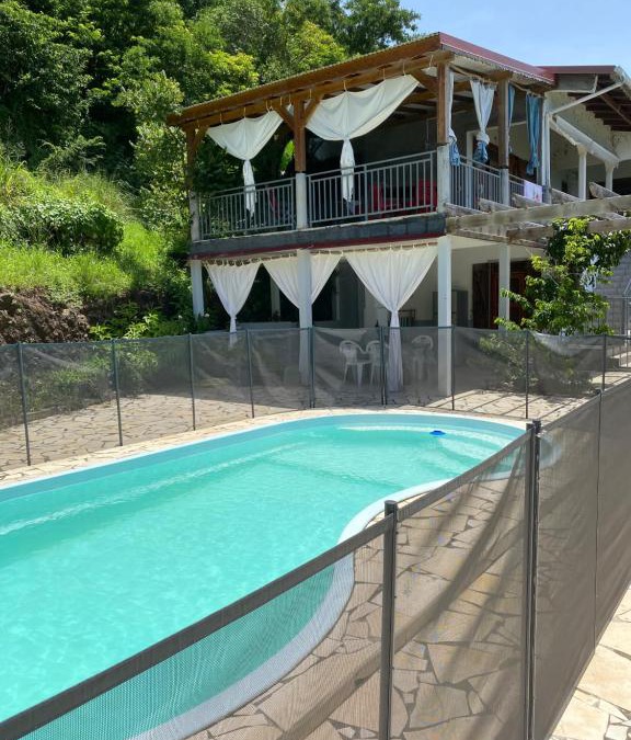 Bouillante Apartment | Bas de villa Courbaril