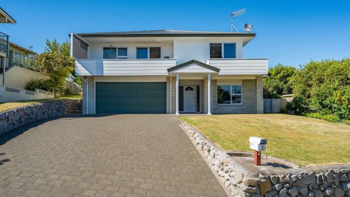 Richmond Heights House | Base: 4 Extra: $30 2 Golders Place, Richmond Heights