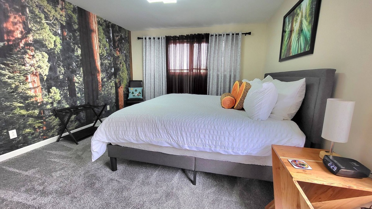 Bloomington House | Base Camp-6.5 blocks to IU Campus & downtown, 3 Kings, Bicycles, Fencenn