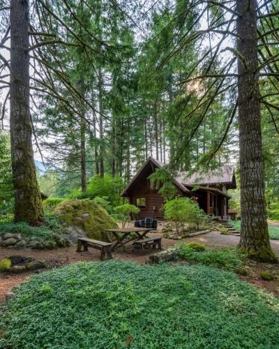 Welches House | Basecamp Compound - Hot Tubs & Highland Cows