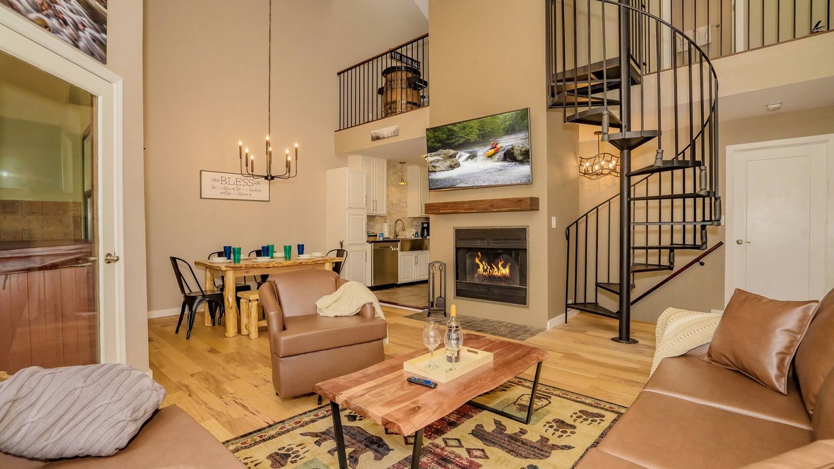 Gatlinburg House | Basecamp Gatlinburg. Walk to all the Gatlinburg attractions!