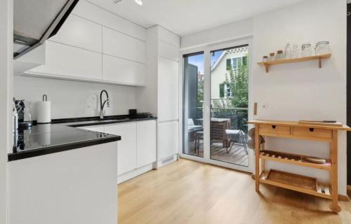 Bruderholz Apartment | BASELiving Apartment 5 - 2 grosse Balkone - Bahnhof SBB