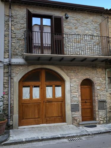 Basico House | Basicò un balcone sul mare-Casa I CARRUGGI- Case vacanza Sicilia&Toscana-