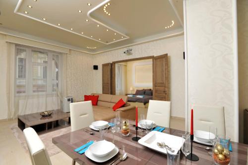 Belvaros - Lipotvaros Apartment | Basilica Grand Luxury in The Historic Center