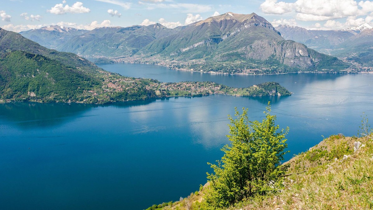 Azzano Villa | BASKING IN SUNSHINE WITH 180° LAKE VIEWS OVERLOOKING THE MAJESTIC MOUNTAINS&COMO