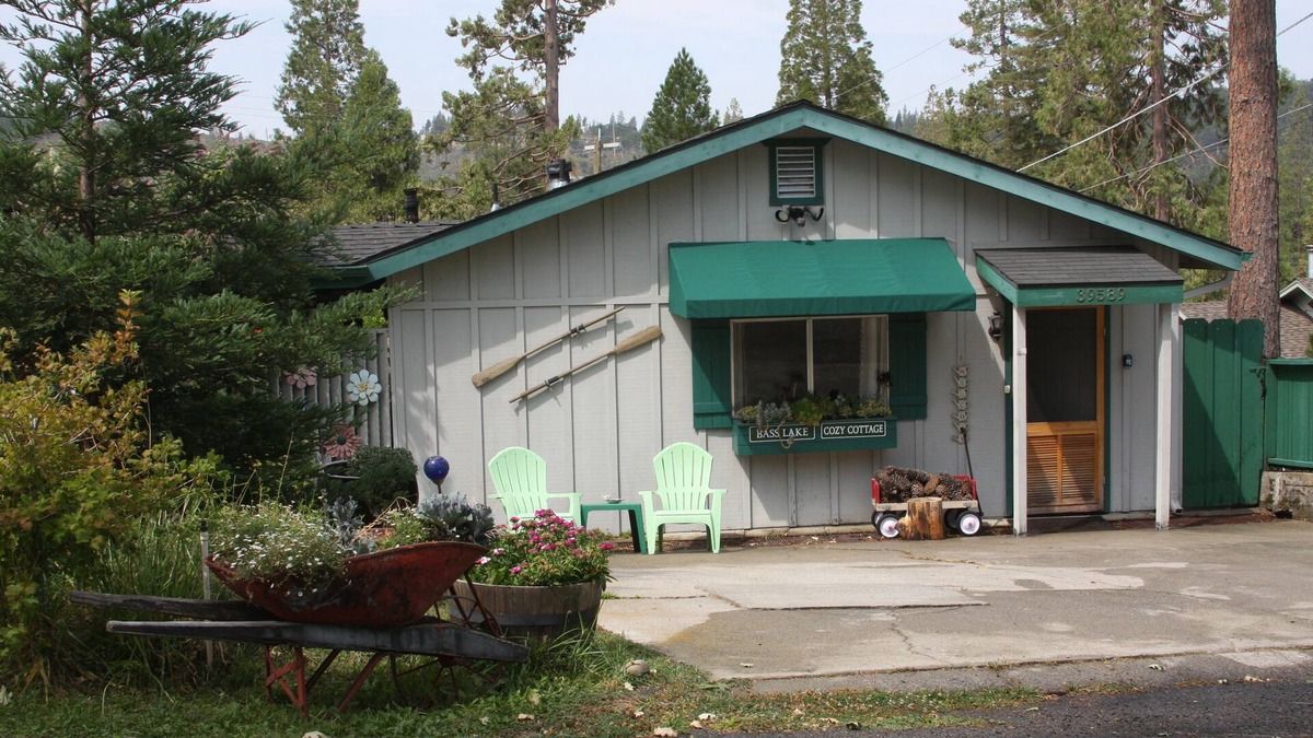 Bass Lake House | Bass Lake Cozy Cottage near Yosemite