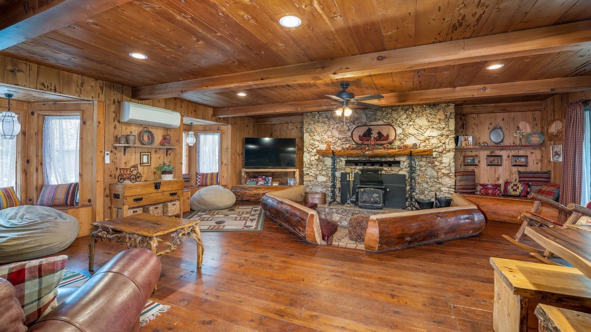 Wishon Cabin | Bass Lake's FunkyButt Cabin - Pet Friendly w/ Hot Tub, firepit, and more!