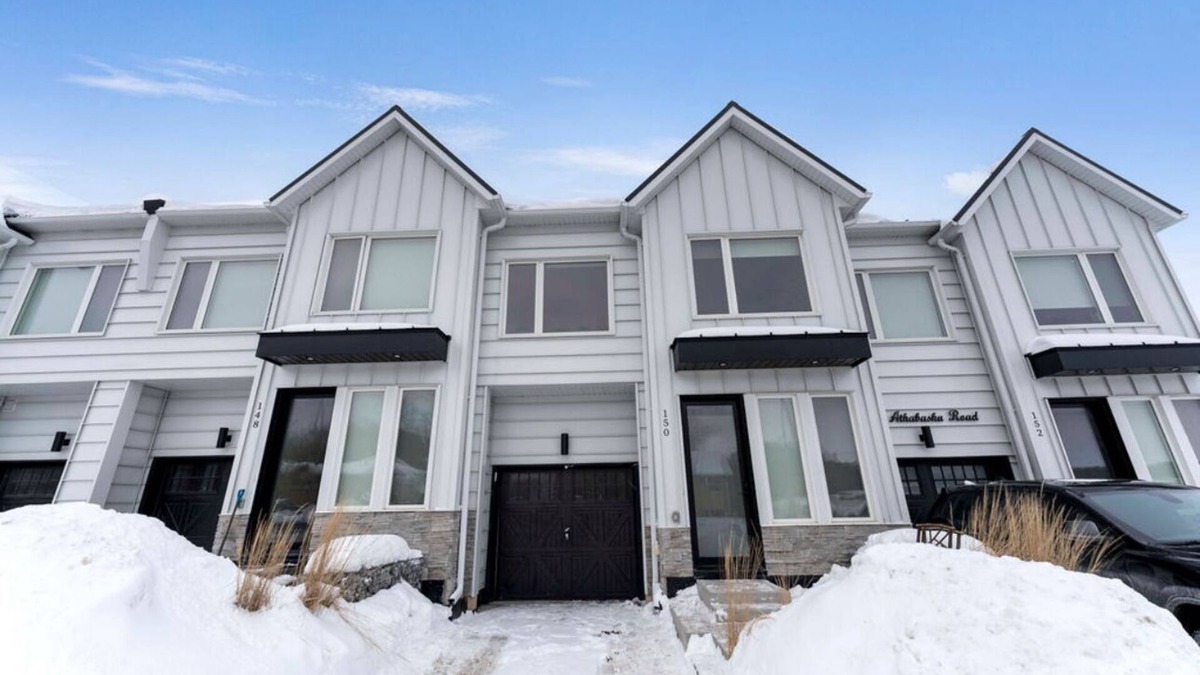 Innisfil House | Bass Oasis 2 – Cozy, Pet-Friendly Getaway Near Beach, Ski Resort, Spa & More!