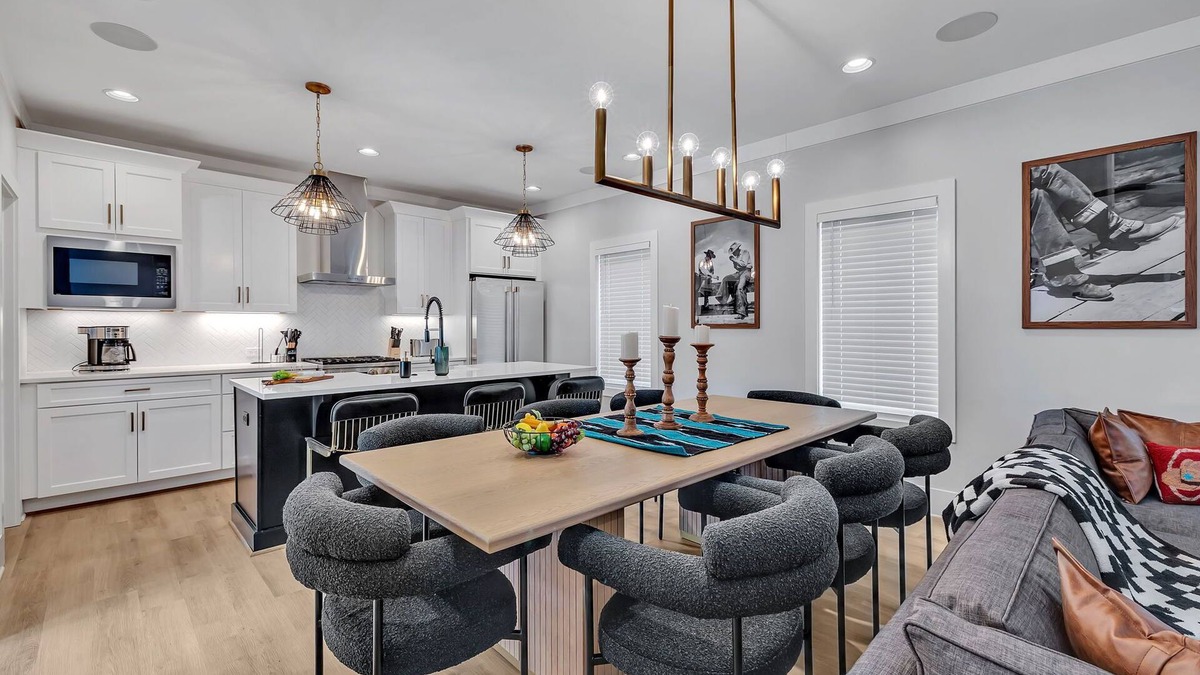 Berry Hill House | Bass - Private Rooftop - 8 mins to Broadway